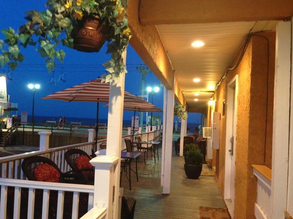 Standard Doppel Zimmer Boardwalk Hotel Charlee & Beach House Rentals