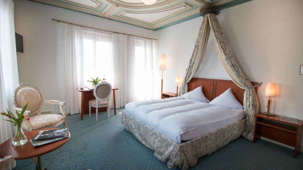 Standard Doppel Zimmer mit Seeblick Hotel Schloss Romanshorn