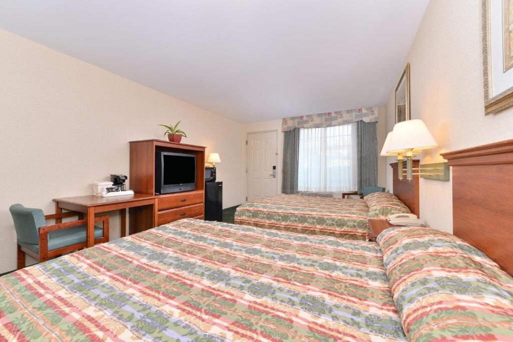 Номер Standard Tower Inn and Suites of Guilford / Madison