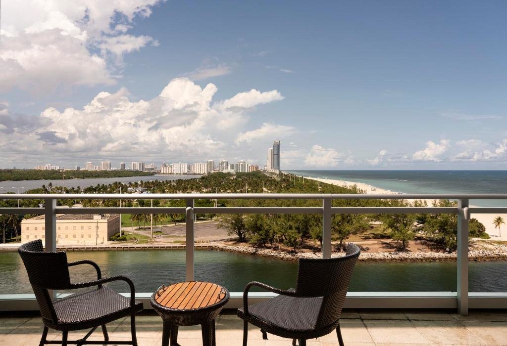 Четырёхместный номер Guest The Ritz-Carlton Bal Harbour, Miami