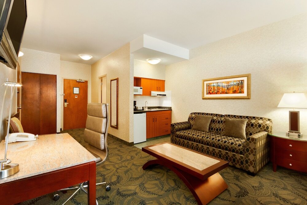 Suite Poco Inn and Suites Hotel & Conference Centre