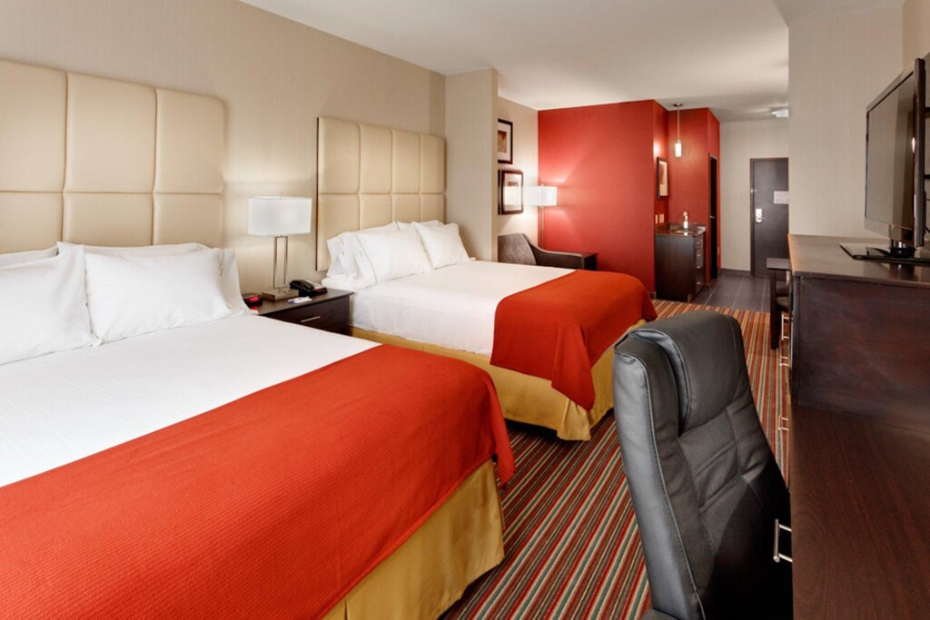 Quadruple suite Holiday Inn Express Hotel & Suites York NE - Market, an IHG Hotel
