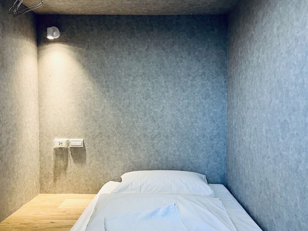 Кровать в общем номере Sasa Youth Hostel