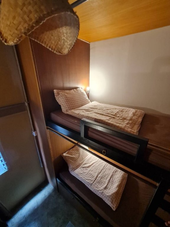 Кровать в общем номере Non House Hostel บ้านนอนโฮสเทล