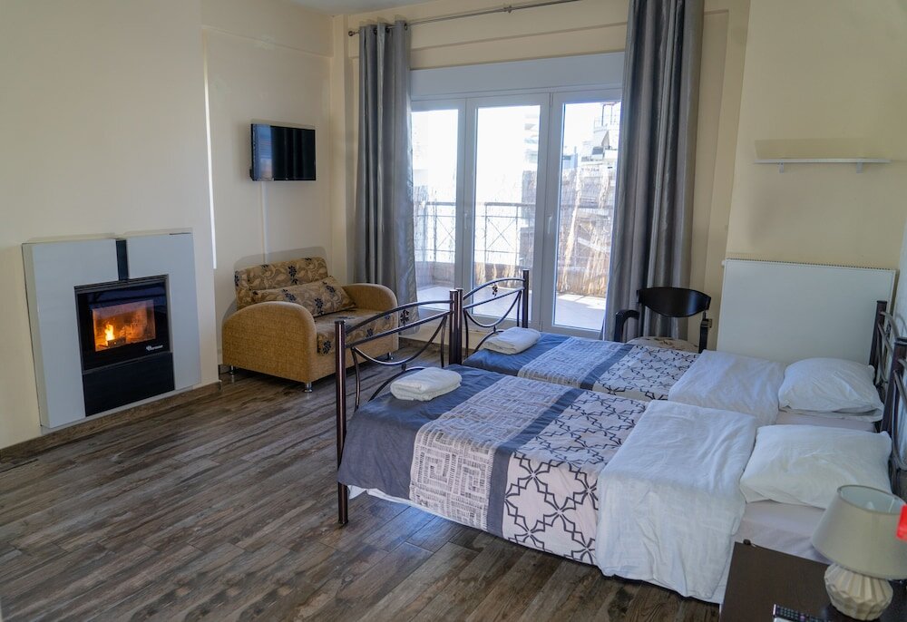 Deluxe Vierer Zimmer mit Balkon und mit Blick auf den Park Nomads Meteora