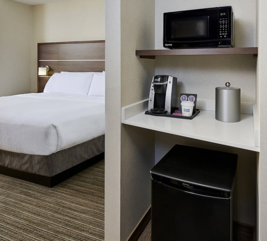 Standard Quadruple room Holiday Inn Express & Suites - Brantford, an IHG Hotel