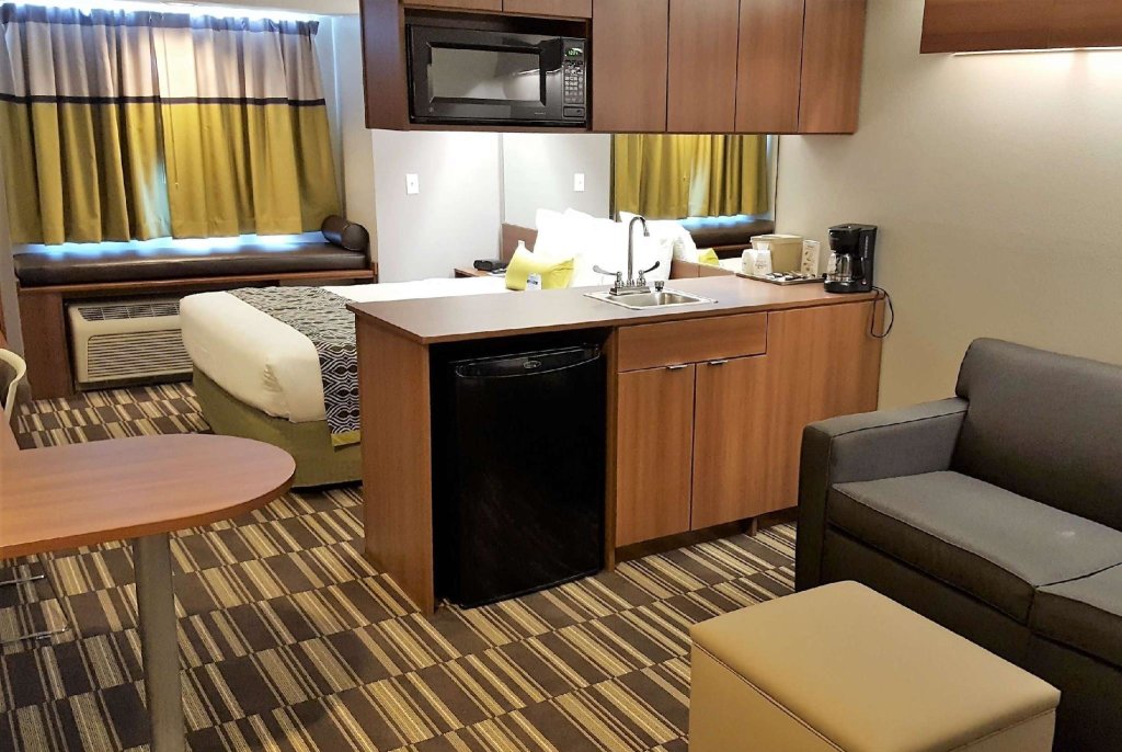 Люкс Deluxe Microtel Inn & Suites by Wyndham Bellevue