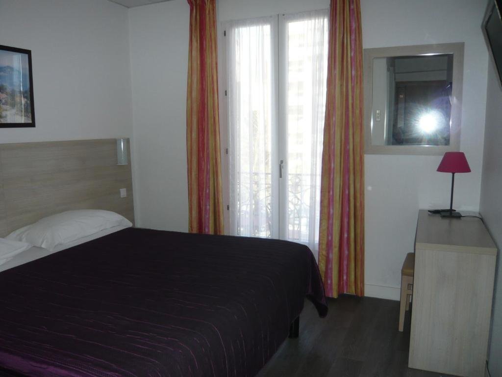 Standard Doppel Zimmer Hotel Parisien