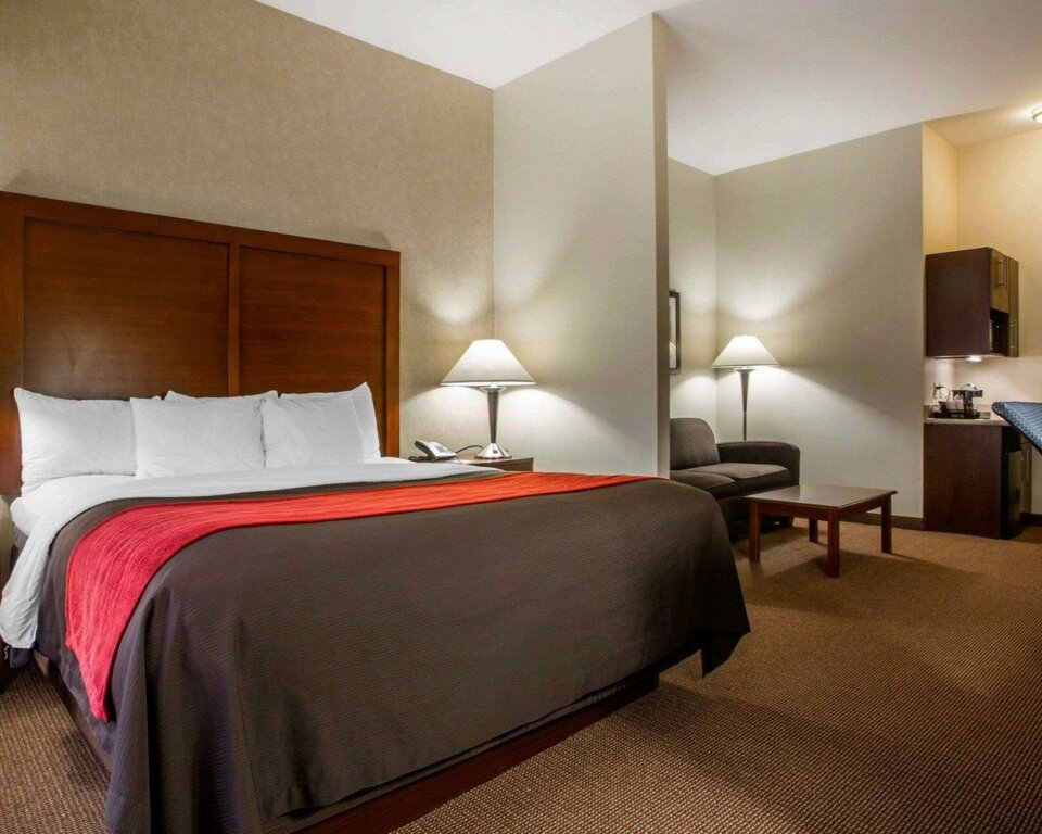 Двухместный люкс Comfort Inn & Suites adj to Akwesasne Mohawk Casino