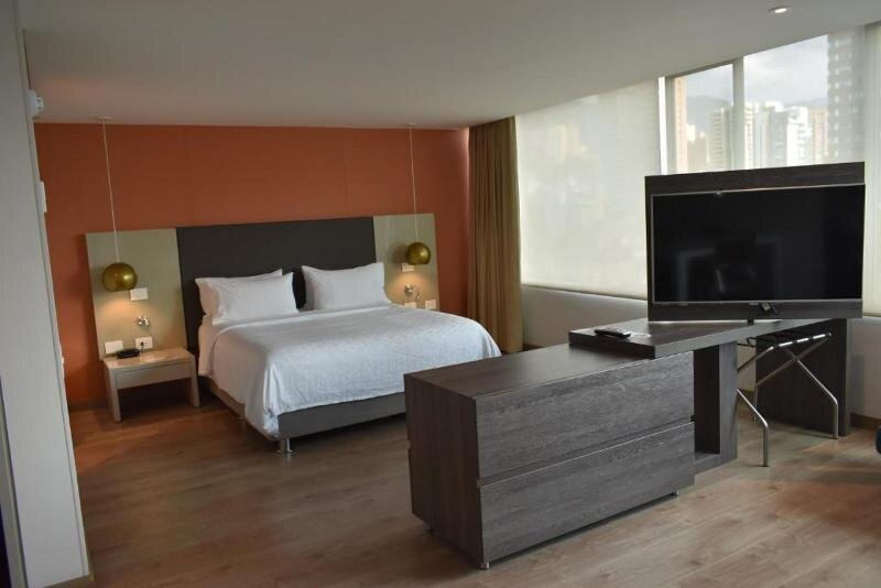 Четырёхместный полулюкс Hotel Holiday Inn Express & Suites Medellin, an IHG Hotel