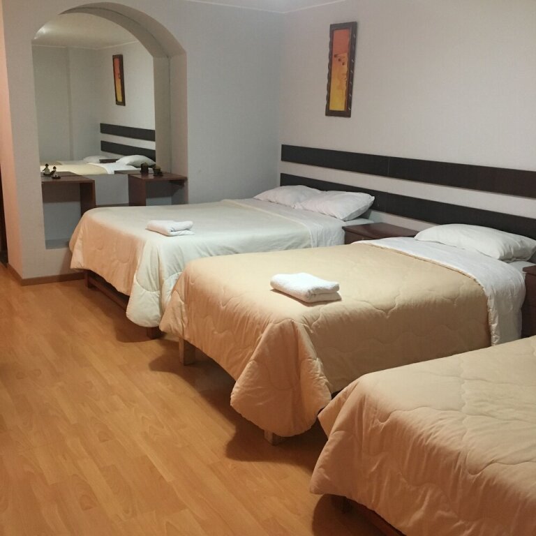 Standard Vierer Zimmer mit Balkon Hotel Inkari Arequipa
