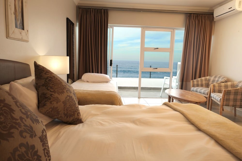 Двухместный номер Standard c 1 комнатой с балконом и с видом на океан The Point Hotel & Spa