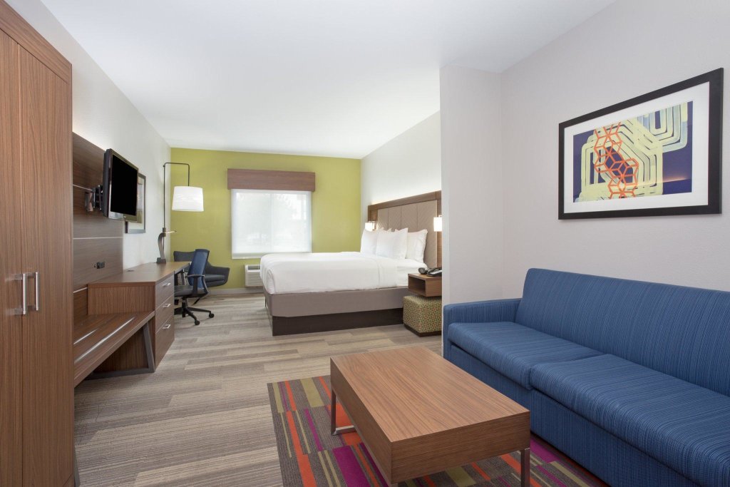 Двухместный люкс Holiday Inn Express & Suites Amarillo, an IHG Hotel