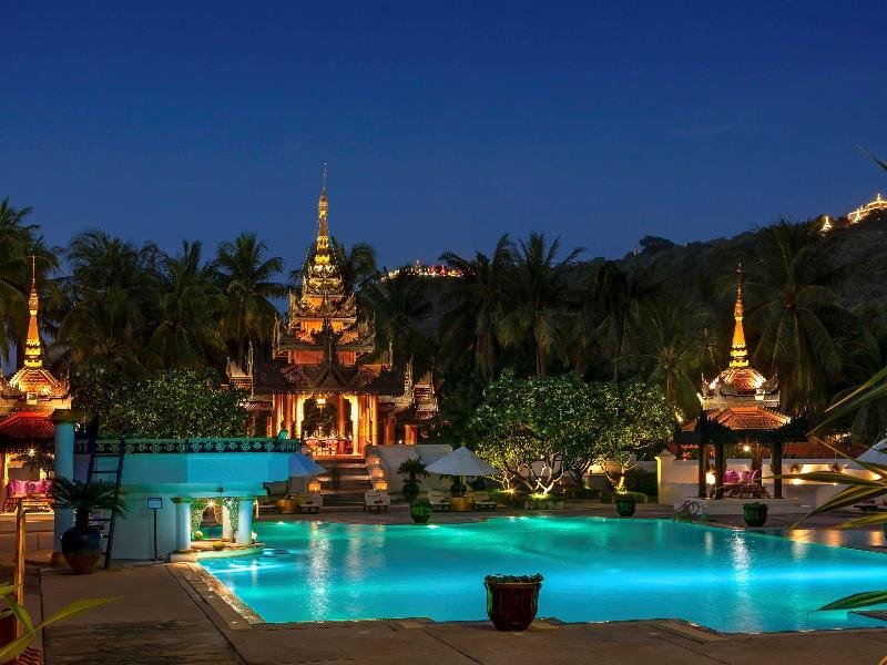 Люкс Executive Mercure Mandalay Hill Resort