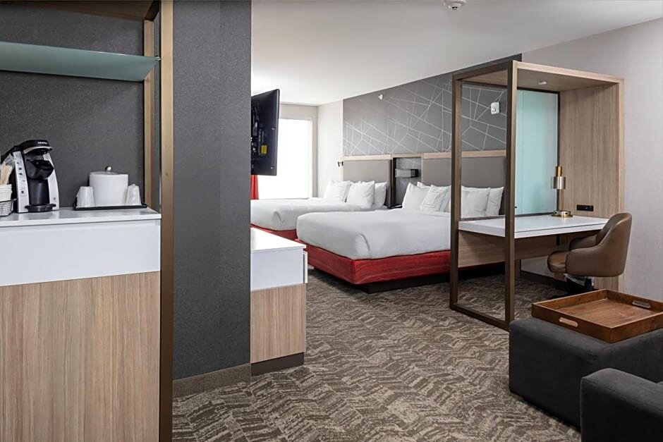 Четырёхместный люкс SpringHill Suites by Marriott Great Falls