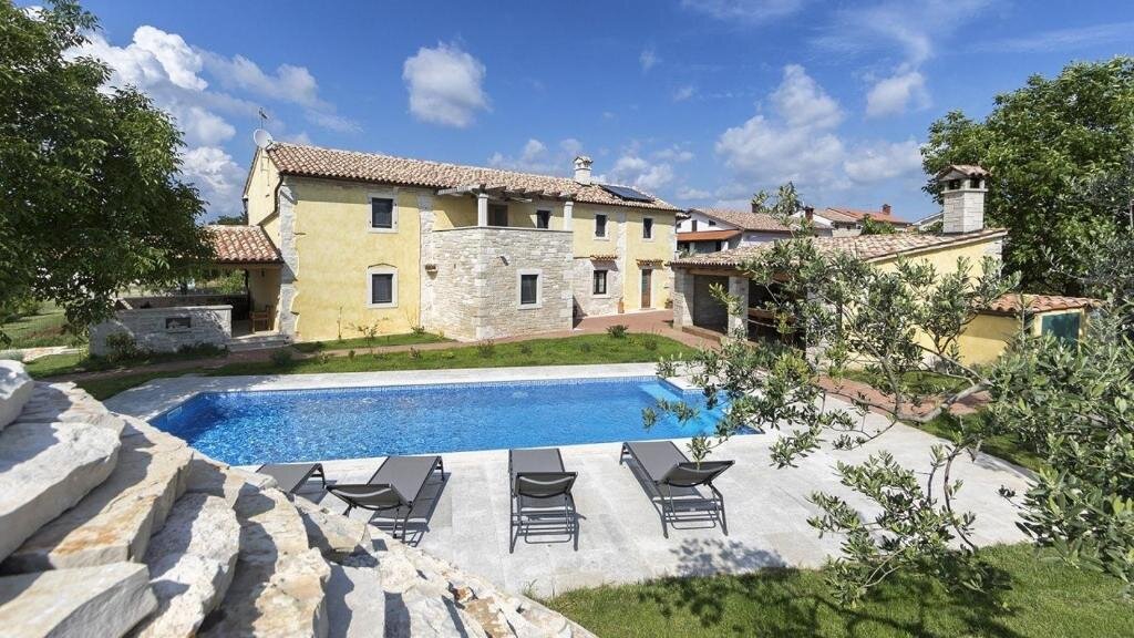 Villa Ive in Orbanići with 5 bedrooms and 2 bathrooms