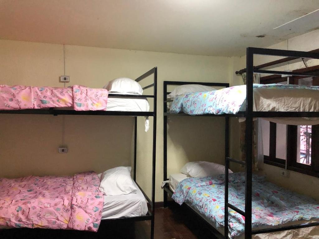 Кровать в общем номере Dikachaya Hostel