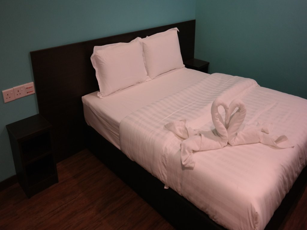 Кровать в общем номере Clover Hotel Ipoh