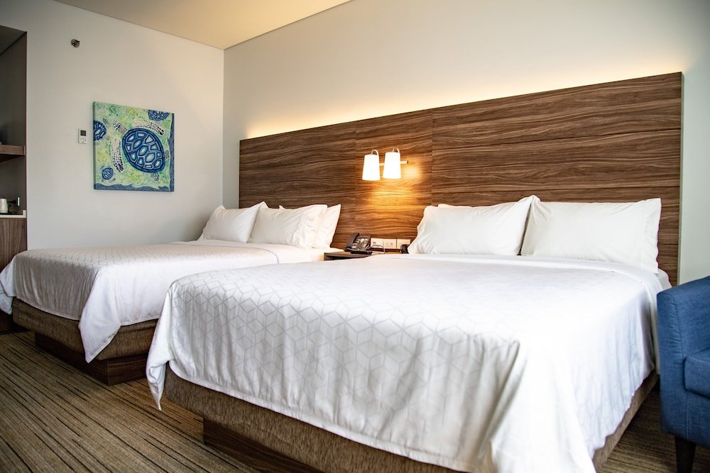 Четырёхместный номер Standard Holiday Inn Express And Suites Ensenada Centro, an IHG Hotel