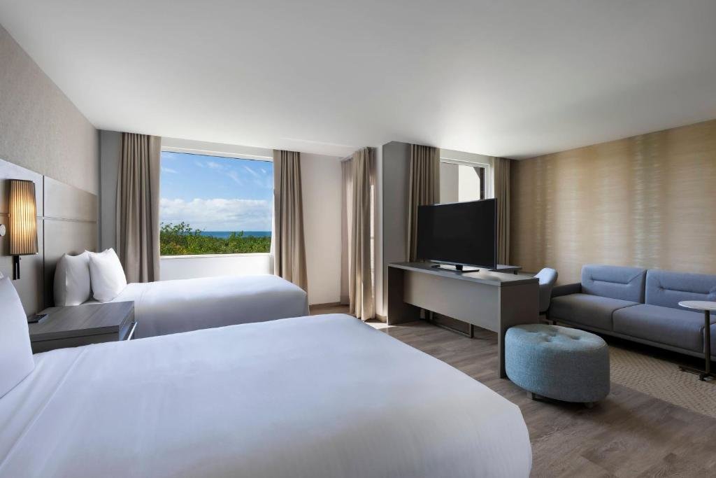 Двухместная студия с балконом и с частичным видом на океан Residence Inn by Marriott Cancun Hotel Zone