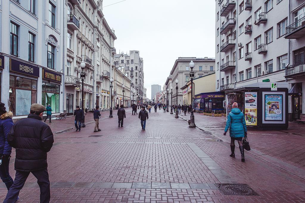 Чудо арбат. Арбат 20 Москва. Арбат 20. Олд Арбат. Интернациональный Арбат.