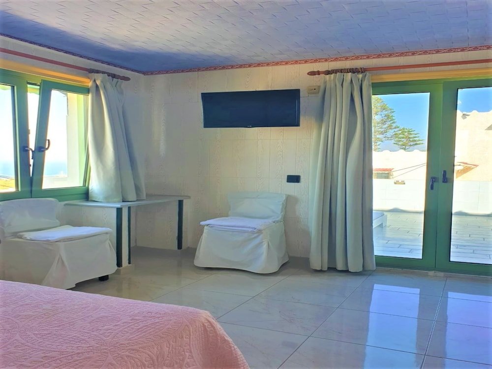 Apartment 1 Schlafzimmer mit Balkon und mit Gartenblick Very Spacious and Well Equipped Room Near the Sea