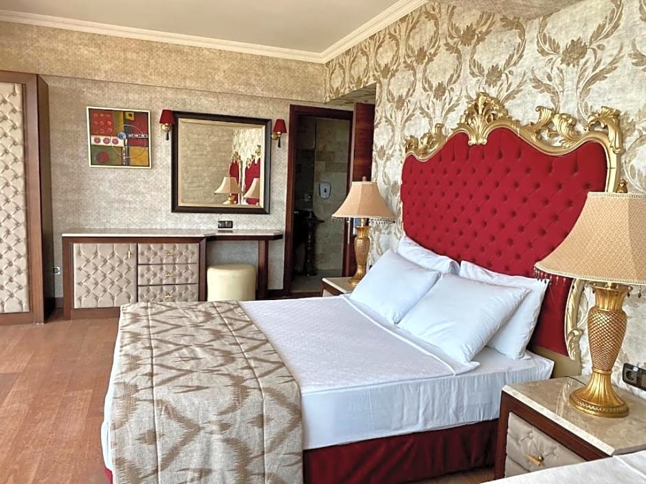 Standard room with balcony and with garden view LAUR HOTELS Experience & Elegance