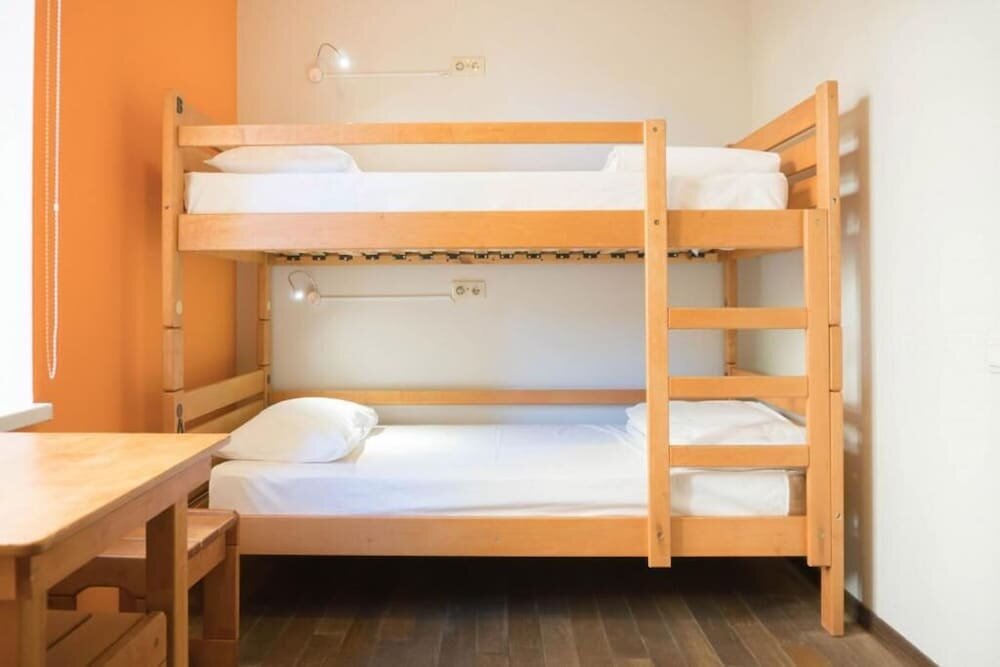 Кровать в общем номере (женский номер) DREAM Hostel Kyiv