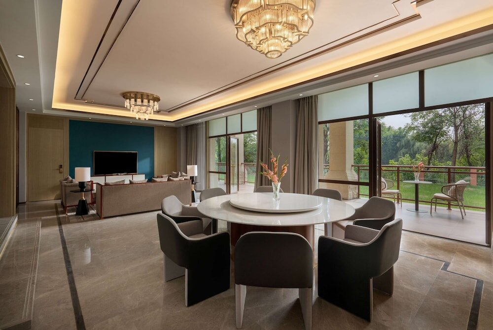Villa Howard Johnson by Wyndham LakeView Hotel Kunming