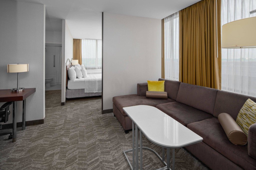 Двухместный люкс SpringHill Suites by Marriott Chicago O'Hare