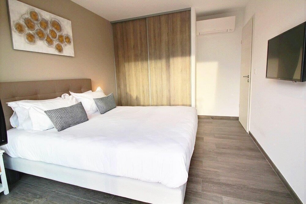 1 Bedroom Comfort Apartment with garden view Residence ACQUA LINDA Porticcio