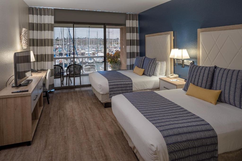 Двухместный номер Standard цокольный этаж с видом на гавань Bay Club Hotel and Marina