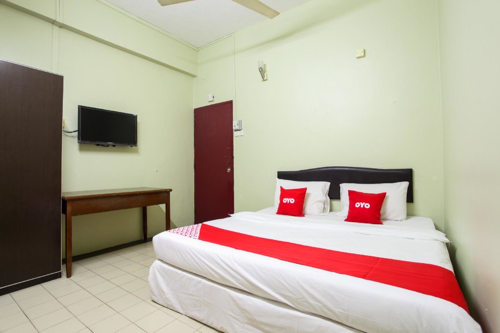 Трёхместный люкс OYO 89549 Casavilla Hotel  Taiping