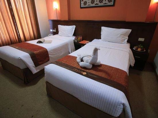 Кровать в общем номере Hotel Aryuka