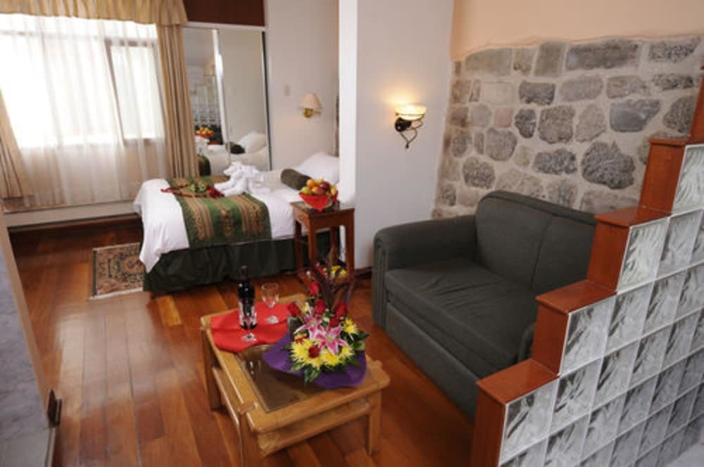 Suite Del Prado Inn