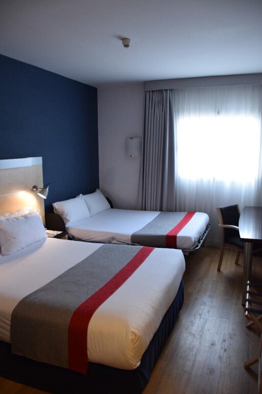 Семейный номер Standard Hotel Holiday Inn Express Madrid-Rivas, an IHG Hotel
