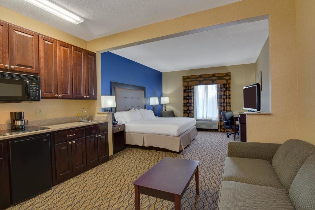 Double suite Holiday Inn Express Tower Center, an IHG Hotel