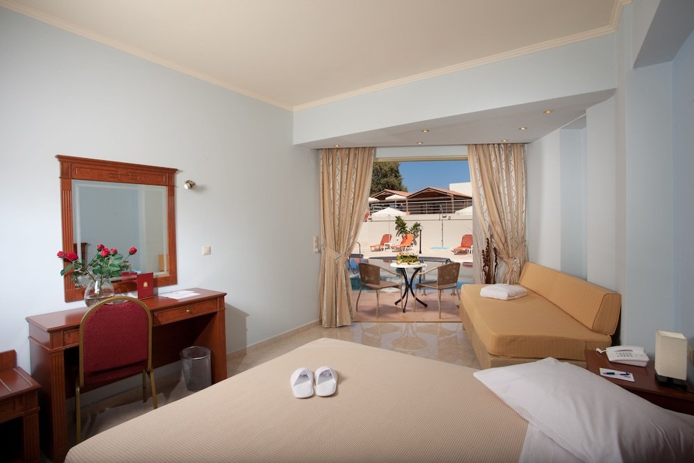 Standard famille chambre avec balcon et Vue jardin Agelia Beach Hotel
