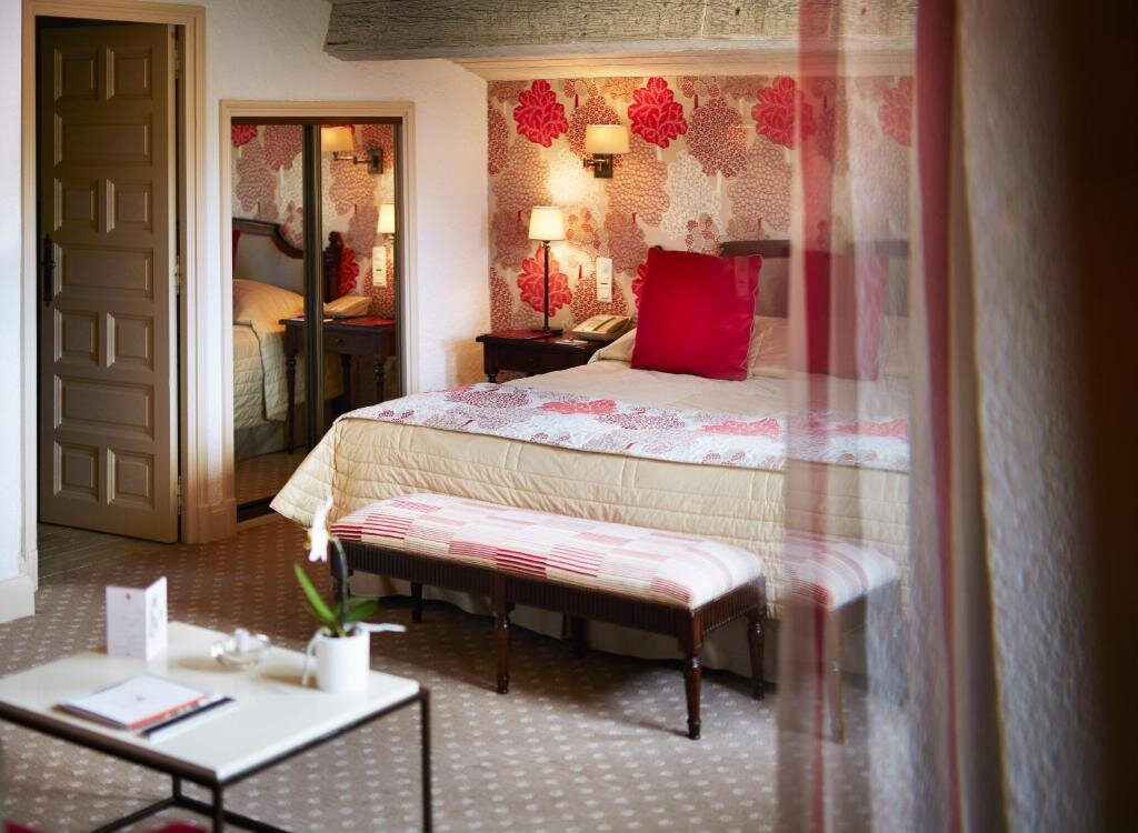 Полулюкс Hotel Byblos Saint-Tropez