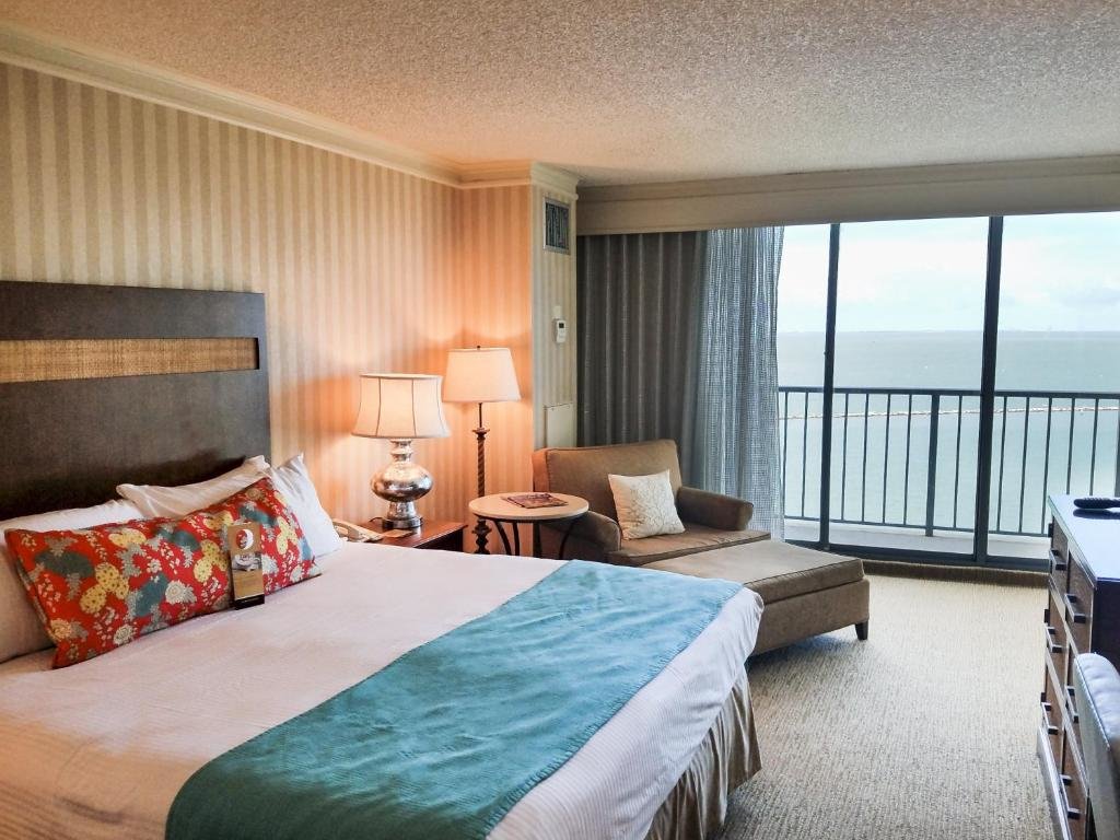 Двухместный номер Premier с видом на залив Omni Corpus Christi Hotel