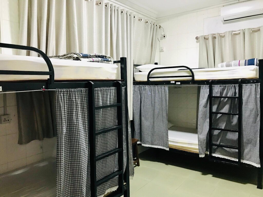 Кровать в общем номере Celia Hostel Mandalay