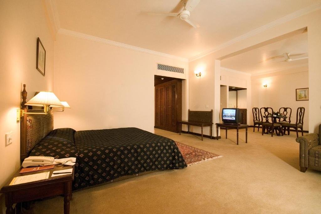 Люкс Hotel Express Residency-Jamnagar
