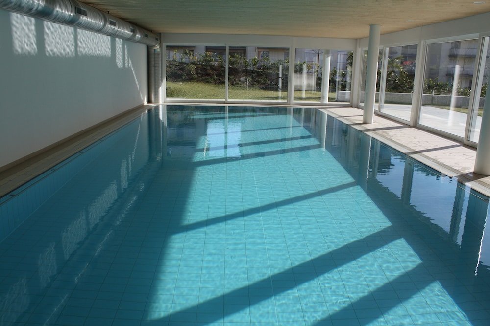 Apartment 2 Schlafzimmer Indoor Swimming Pool, Sauna, Fitness, Private Gardens, Spacious Modern Apartment