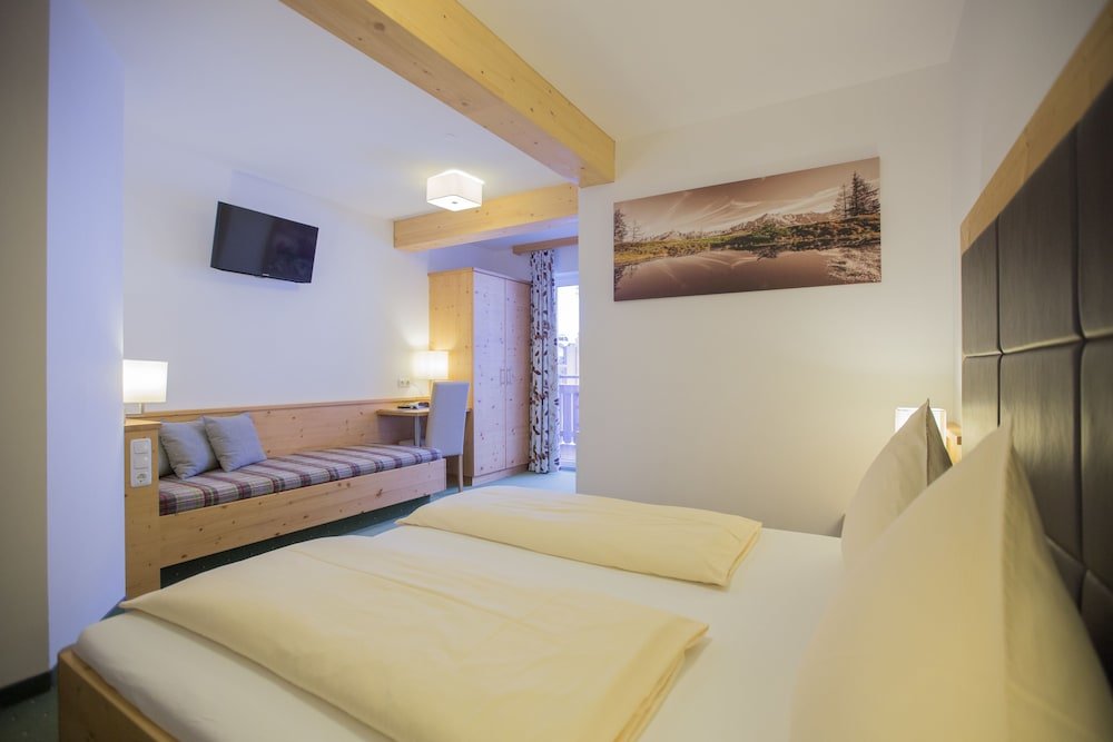 1 Bedroom Standard Double room with balcony and with mountain view Hotel Ennskraxblick