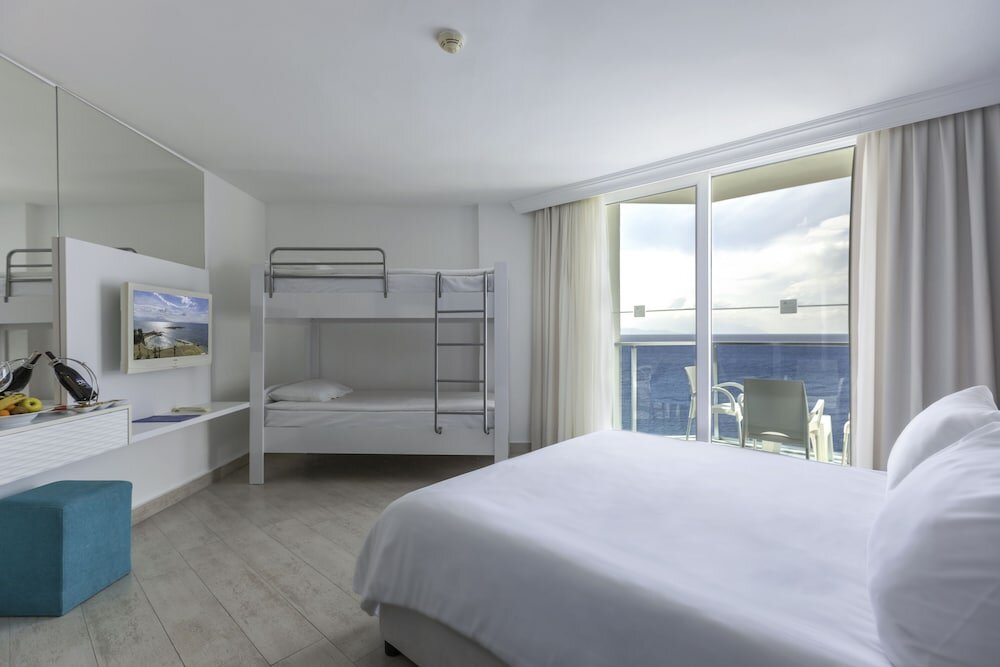 Кровать в общем номере с балконом Le Bleu Hotel & Resort Kusadasi