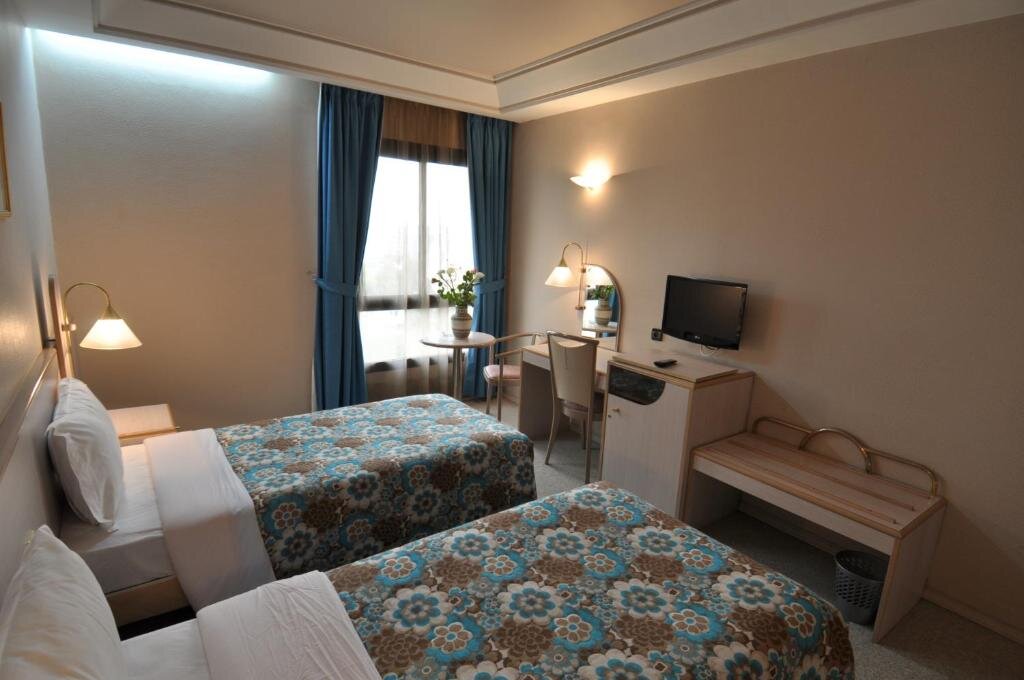 Трёхместный номер Comfort с балконом Hôtel Wassim