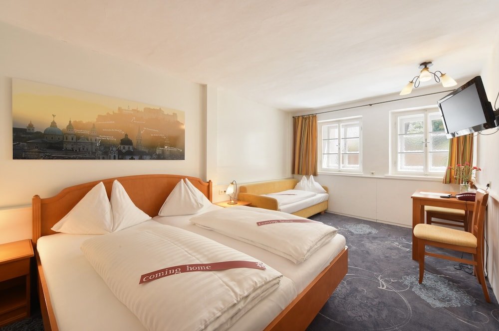 Standard Dreier Zimmer mit Blick auf den Innenhof Hotel Krone 1512