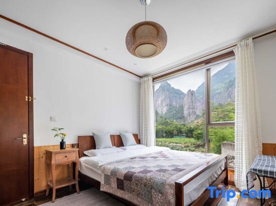 Кровать в общем номере Yandang Mountain Lingfeng Guesthouse