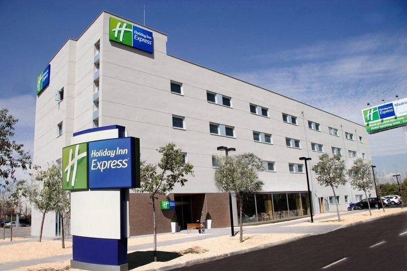 Cama en dormitorio compartido Holiday Inn Express Madrid - Getafe, an IHG Hotel