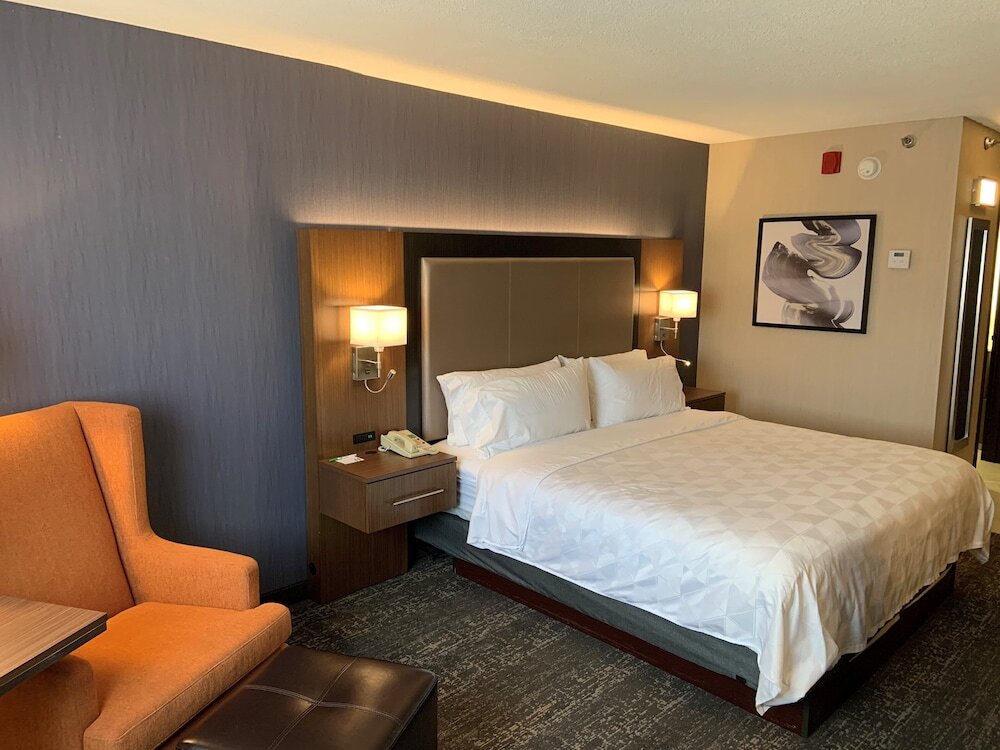 Номер Premium Holiday Inn & Suites Chicago-Carol Stream Wheaton, an IHG Hotel